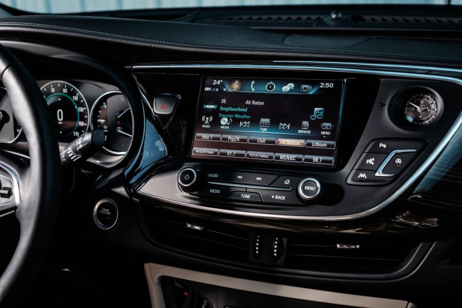 Детали интерьера Buick Envision 2018 года  (NA) (фото 26 из 40)